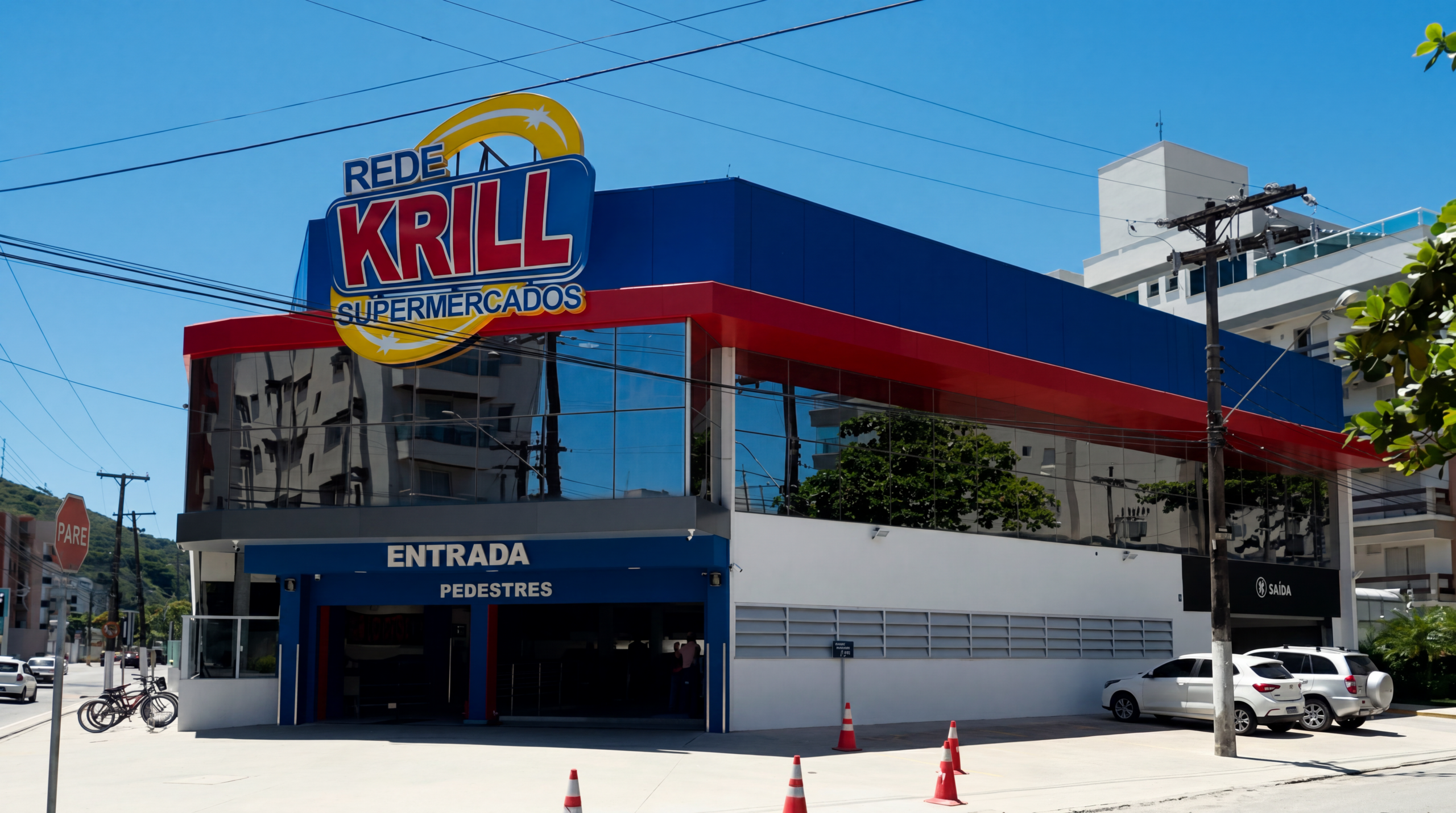 Fachada da Rede Krill Supermercados com a entrada de pedestres