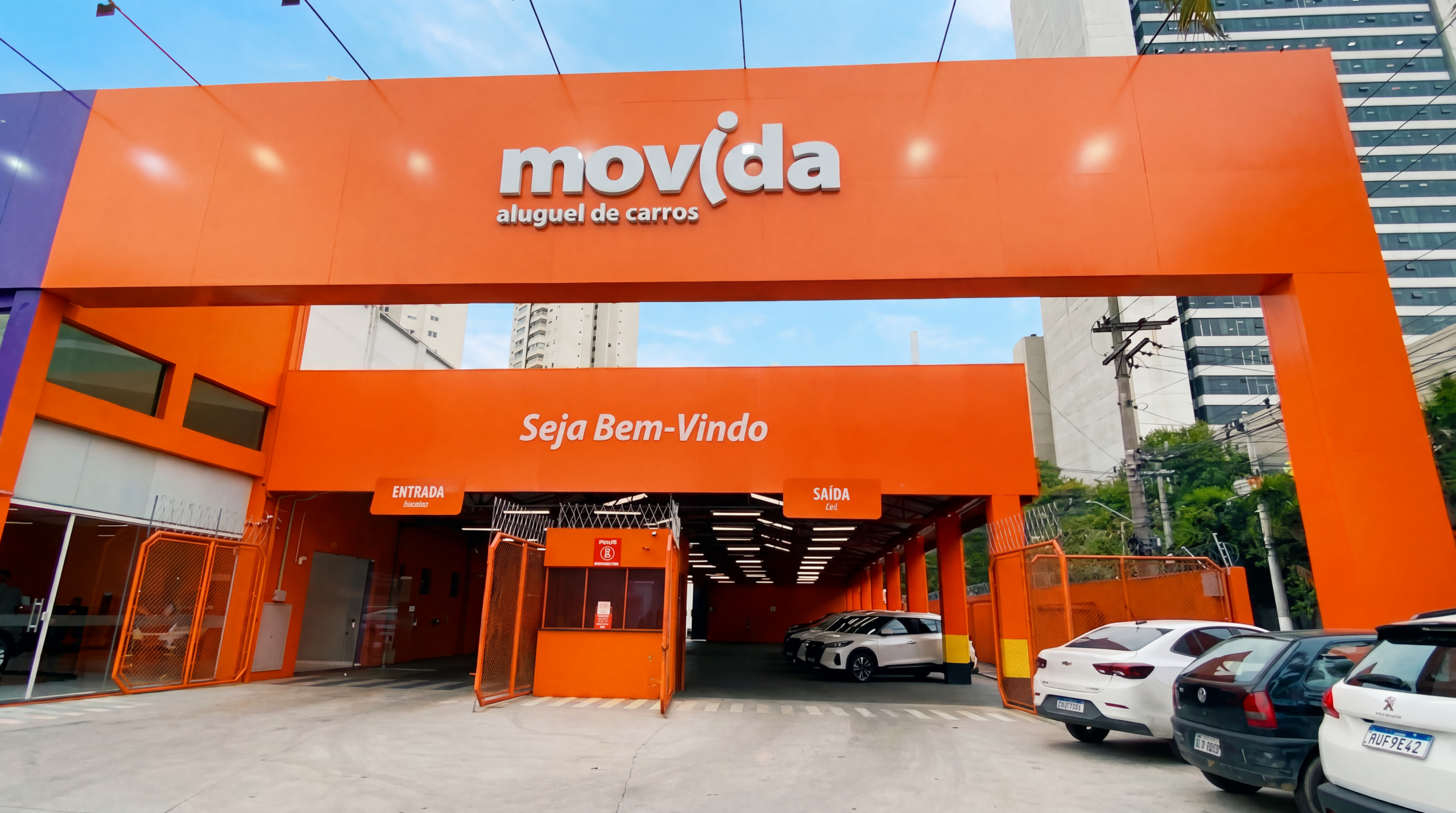 O laranja da marca, vivo em cada tela.