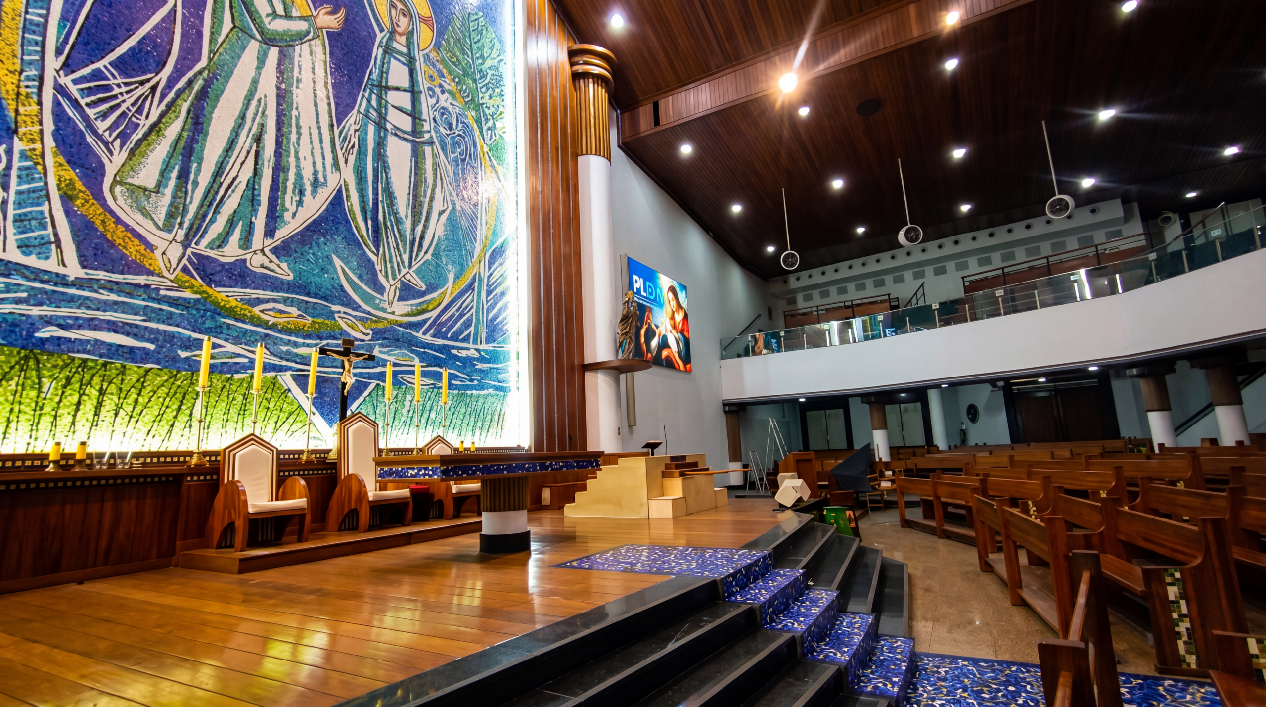Templo Telão que aproxima a plateia