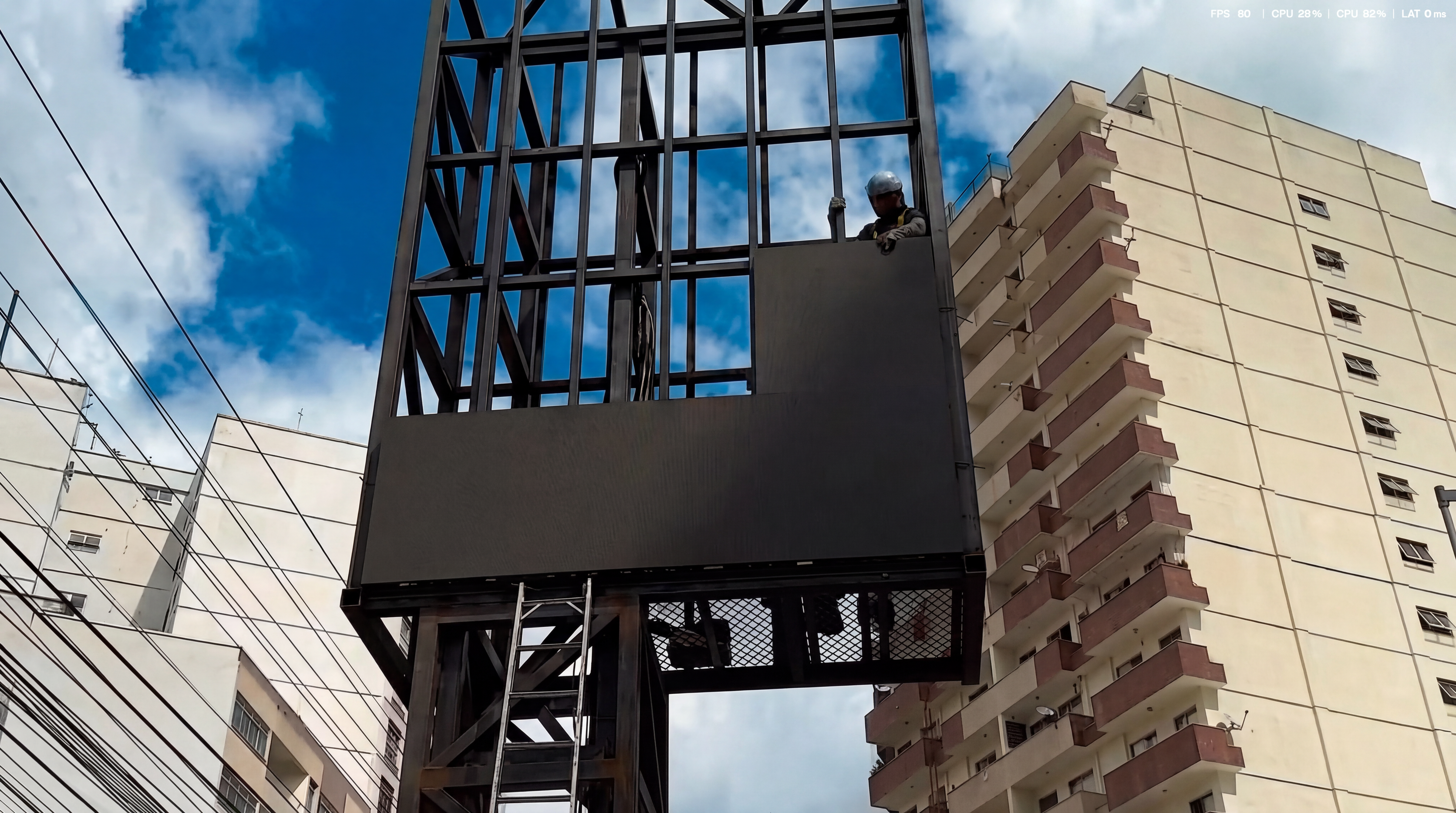 Painel visível da avenida em Juiz de Fora