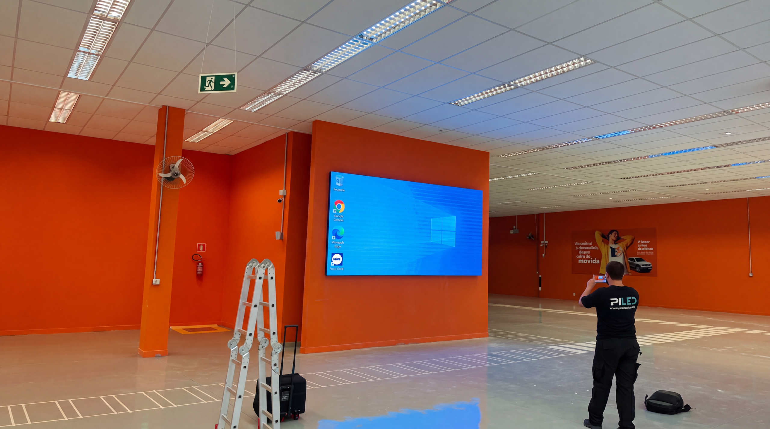 Fachada da agência Movida com o Seja Bem-Vindo