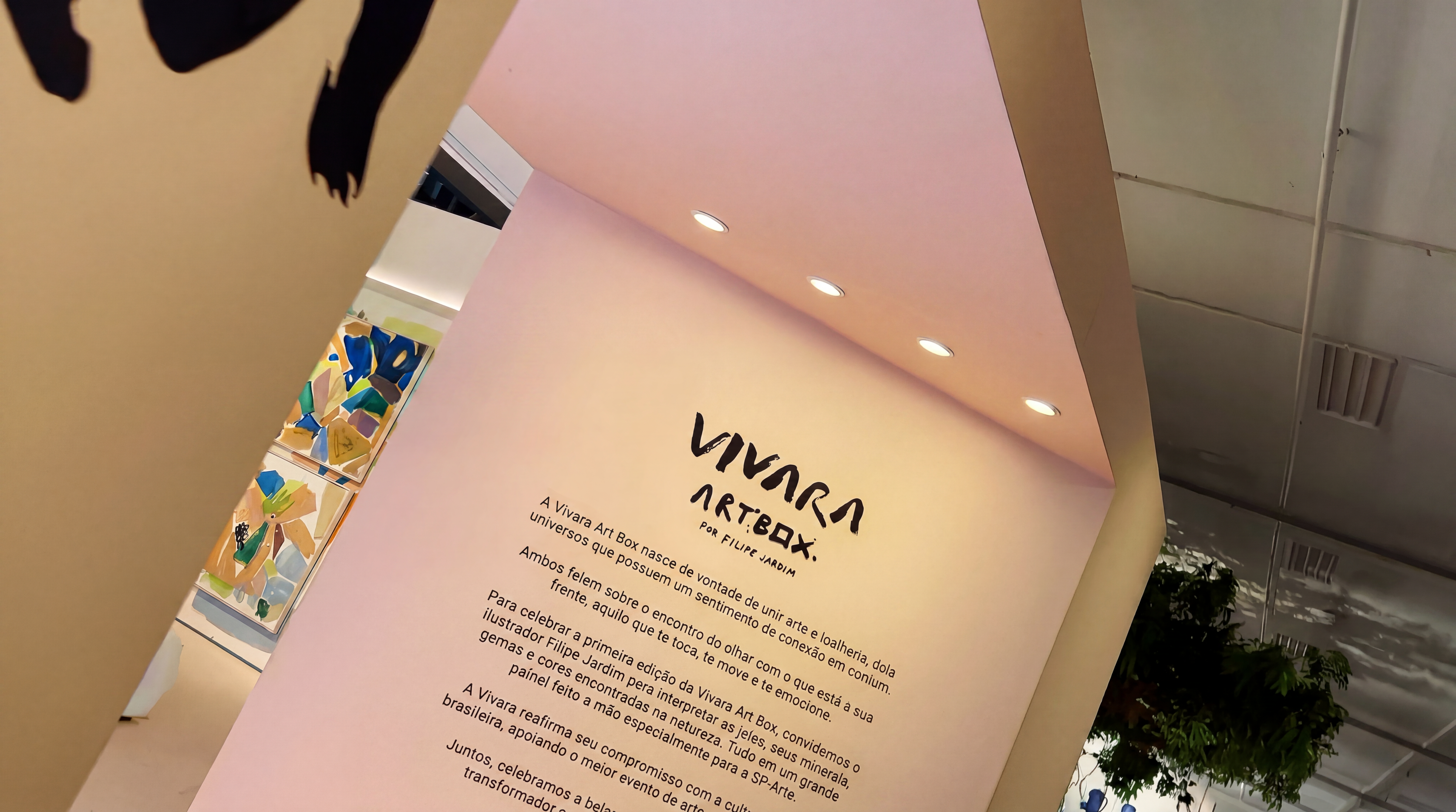 Vista do estande Vivara Art Box na SP-Arte